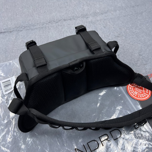 WANDRD Roam Sling 3L Black Bag Crossbody Adjustable Hiking Travel Wander Buckle - Picture 7 of 11